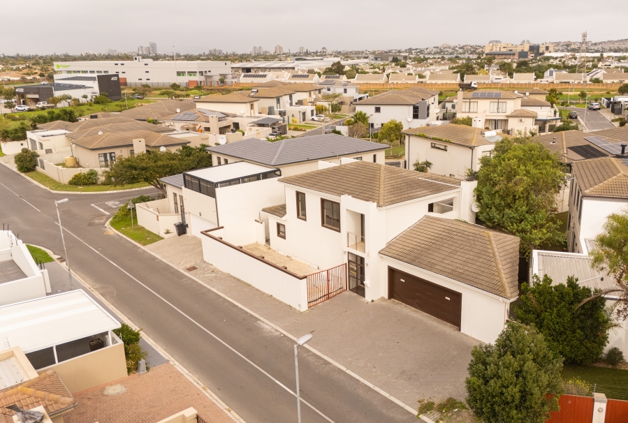 4 Bedroom Property for Sale in Parklands North Western Cape